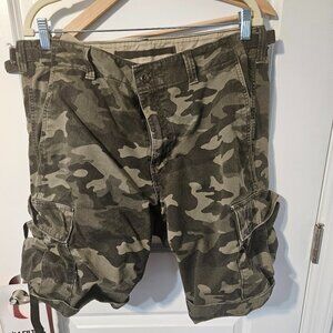 Banana Republic Military Cargo Shorts – Army Camo